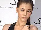李毓芬化身“邦德女郎”透露腰伤无法完全康复