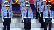 交警哥上演神曲串烧 