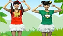 小燕子姐姐教跳“小羊舞”